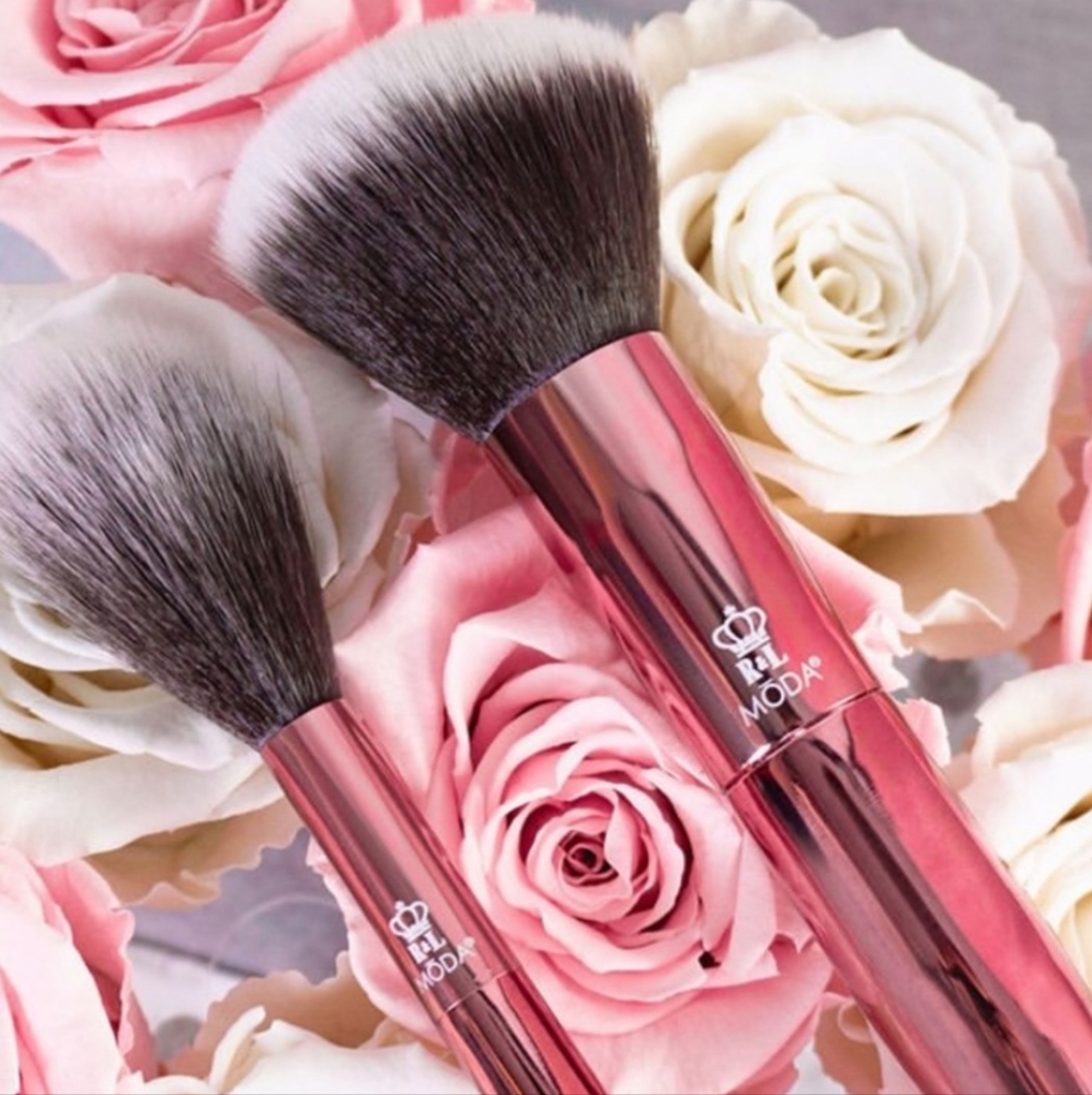 Moda Powder + Soft Glow Brush Set in Rose Gold - Picture 14 of 14